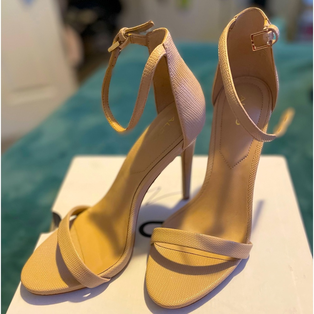 ALDO Caraa heeled sandal. Size 9